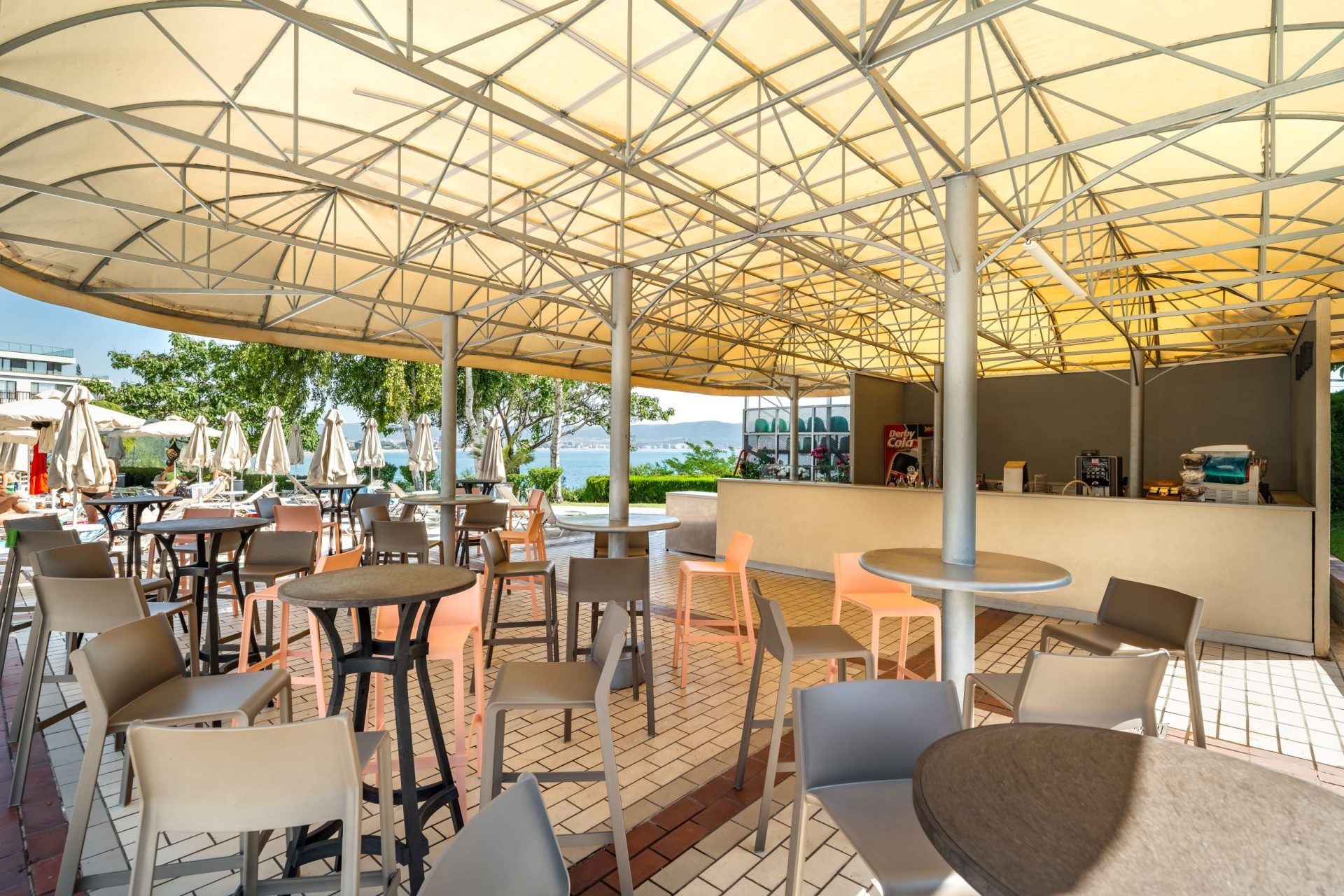 Pool Bar